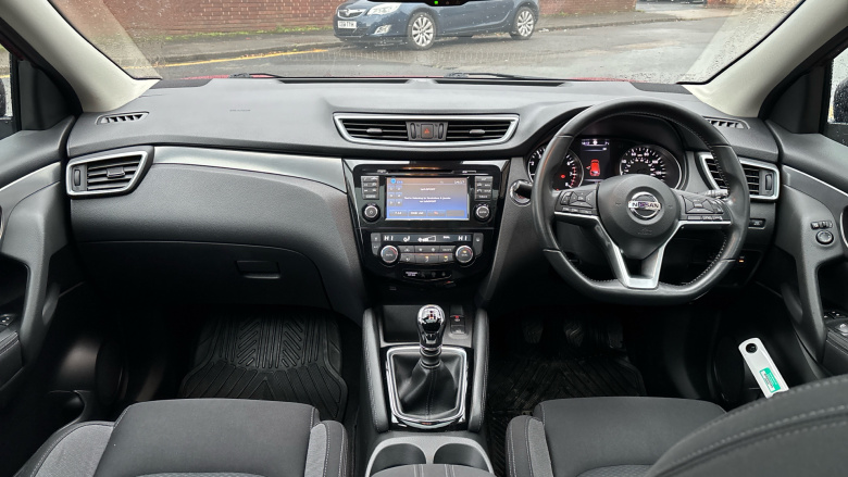 Nissan Qashqai 1.2 DiG-T N-Connecta 5dr Petrol Hatchback